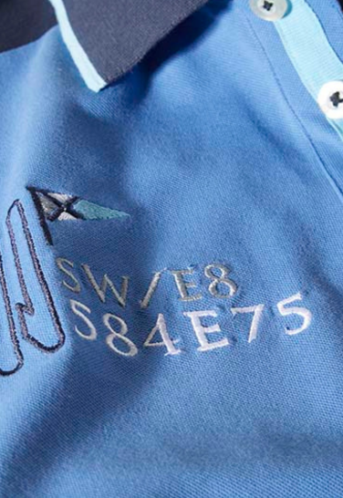 blaues poloshirt aus baumwolle